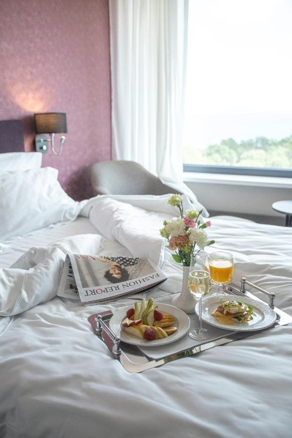 Premier Hotel Odessa Zewnętrze zdjęcie Room service