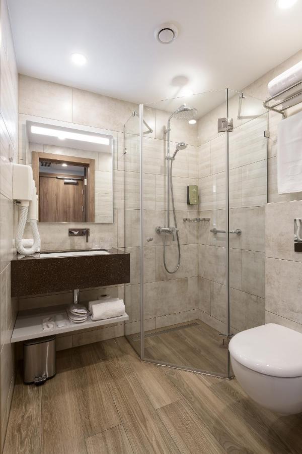 Premier Hotel Odessa Zewnętrze zdjęcie A shower cubicle