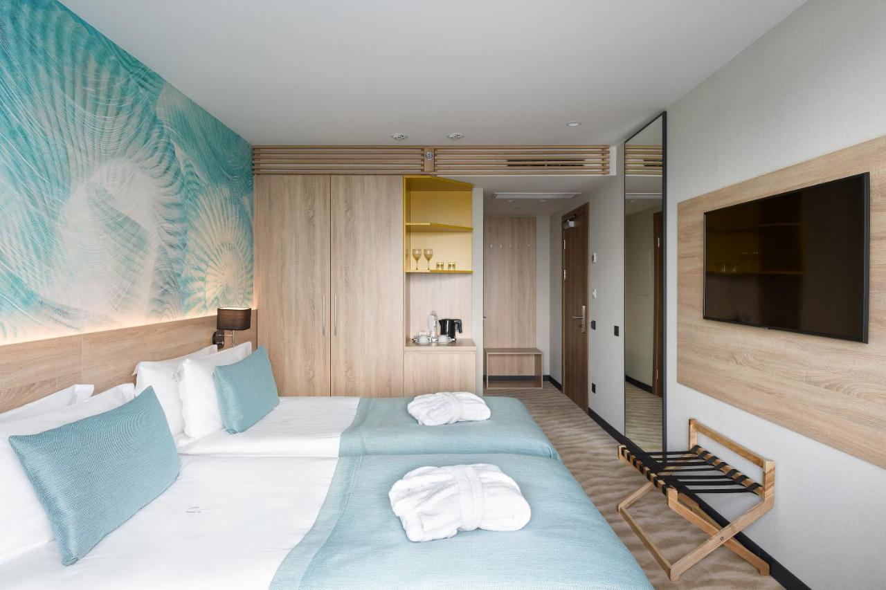 Premier Hotel Odessa Zewnętrze zdjęcie A room at the hotel