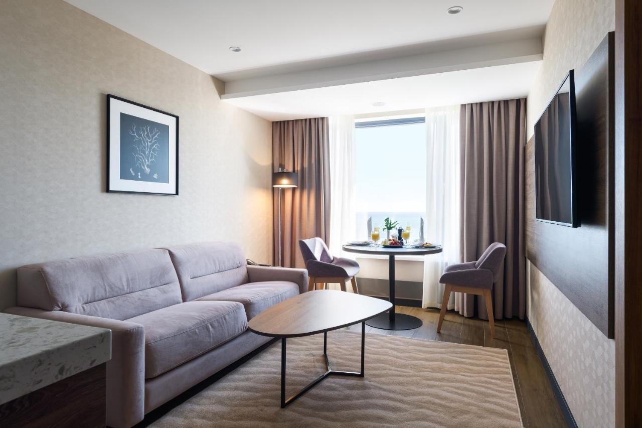 Premier Hotel Odessa Zewnętrze zdjęcie A suite at the hotel