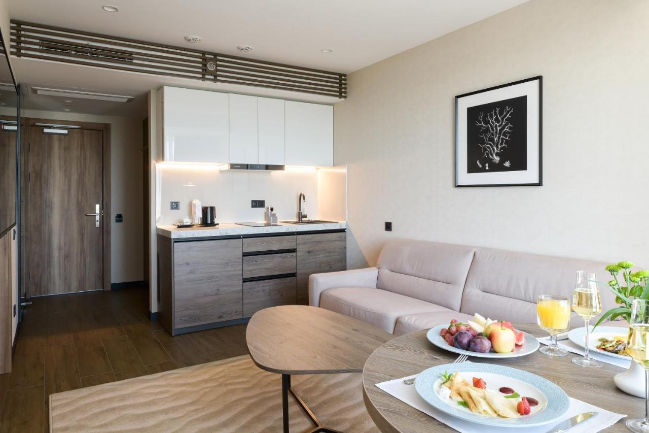 Premier Hotel Odessa Zewnętrze zdjęcie A typical apartment at the complex