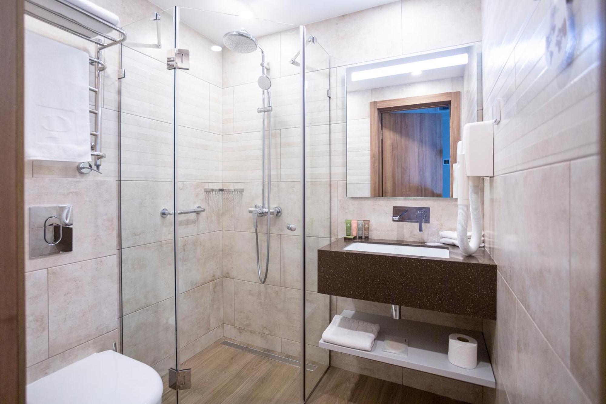 Premier Hotel Odessa Pokój zdjęcie A shower enclosure