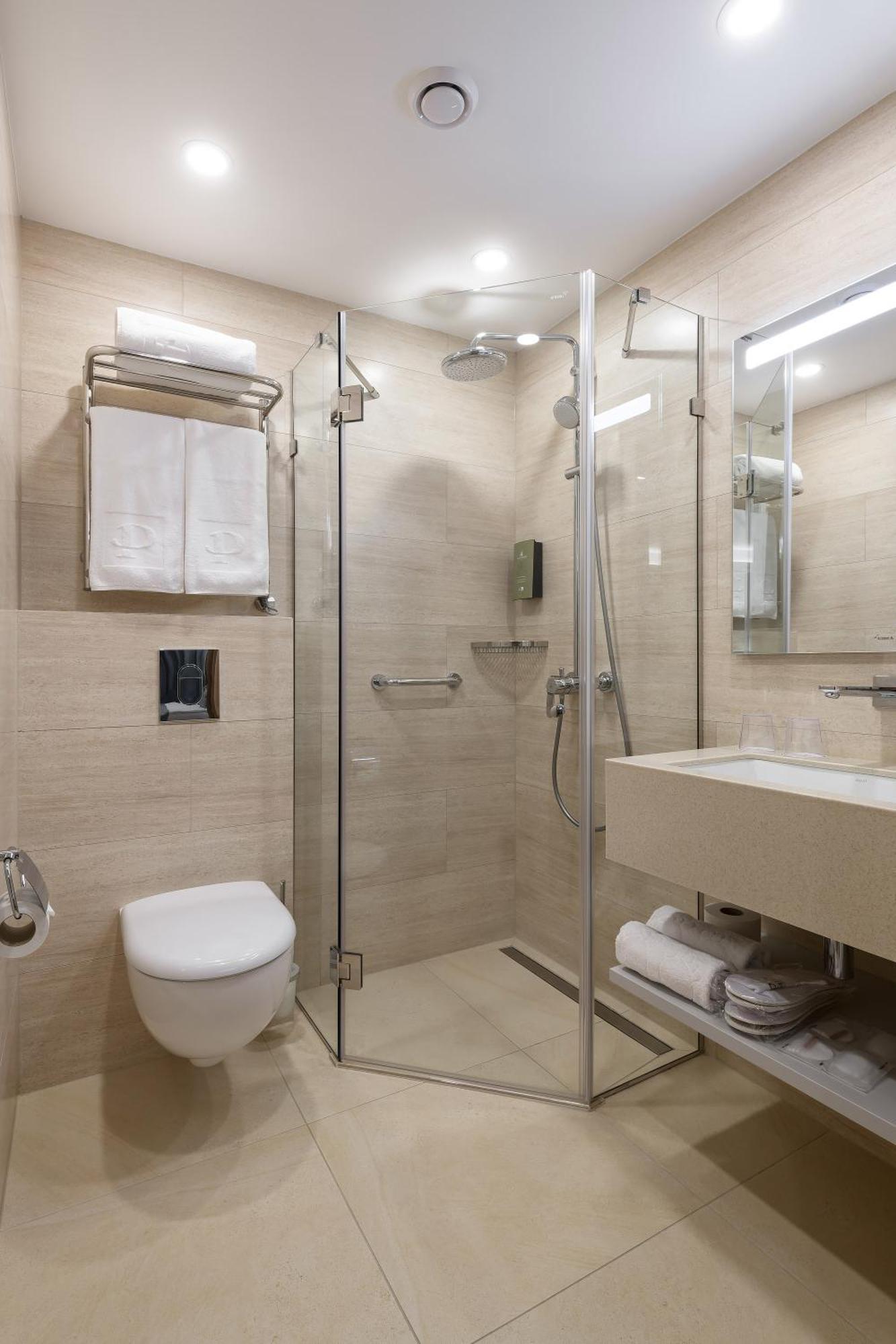 Premier Hotel Odessa Pokój zdjęcie A shower cubicle
